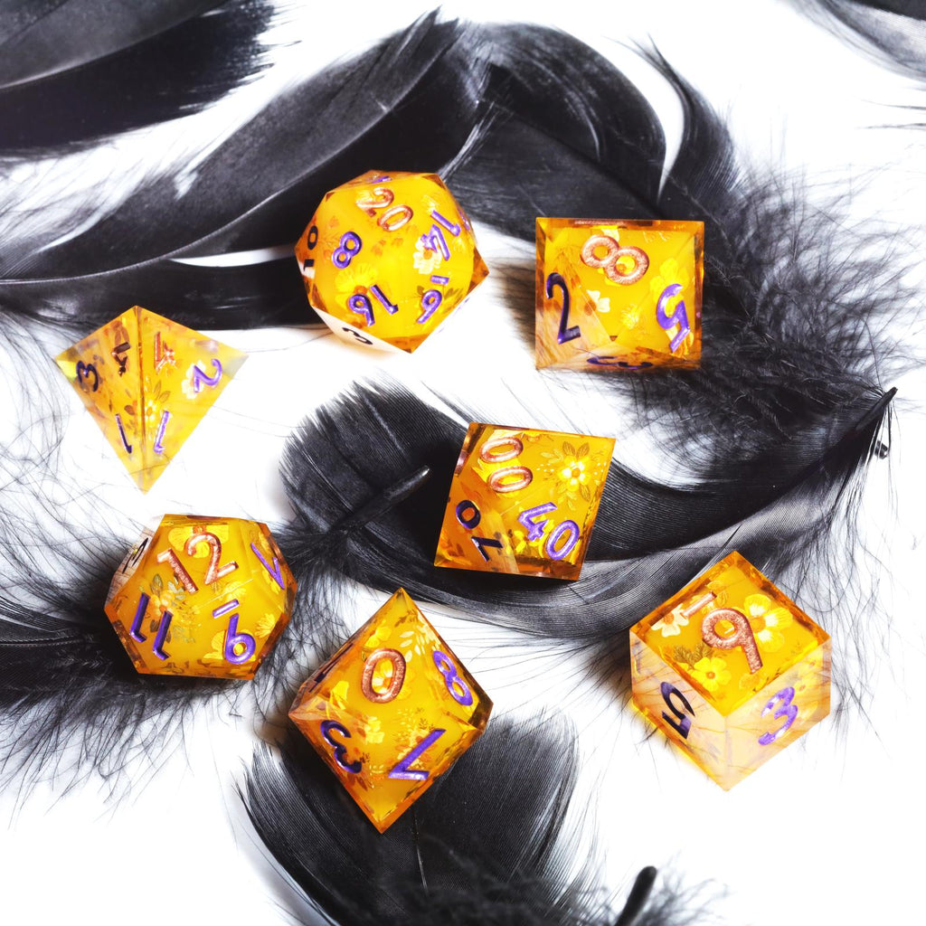 Dudley's Gallery - Hello Bees Sharp Edge Resin Dice Set